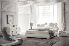 9 camere matrimoniali dalle piccole metrature che non hanno nulla da invidiare a quelle più ampie e lussuose. Camera Matrimoniale Con Inserti In Pelle Diamante Perlato Bedroom Bed Design Bed Furniture Design Bedroom Furniture Design