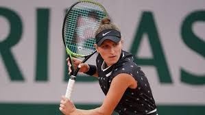 Vybírejte v galerii v úvodu článku. Projit Vybrat Plakaty Marketa Vondrousova Kratasy Stipendium Telemacos Ignorovat