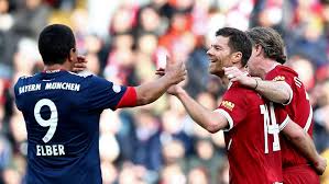 אימונית ליברפול שחורה עם רוכסן וקפוצ'ון 20/21. Bundesliga Bayern Munich And Liverpool Legends Share 10 Goals In Charity Thriller