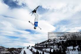 944 Danielle Valley Photos & High Res Pictures