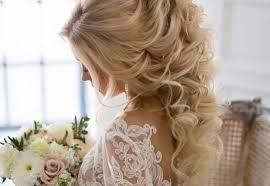 The list of wedding hairstyles for long hair seems, for lack of a better word, long. 30 Curly Wedding Hair Looks To Inspire