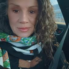 Kristin Schad's Instagram, Twitter & Facebook