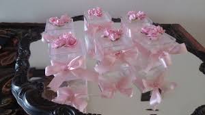Acrílico Transparente Caixinha De Acrilico Decorada Com Fita Lembrancinha De Batizado Para Menina Caixa De Acrilico Transparente 5cm X 5cm Com Fita Branca Bordada De Poliester Algoda Decoracao Festa Barbie Lembrancinhas E Caixas Decoradas