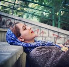 نويـت إنســـاه بــس حيـره شينسينـي وهــو بكـــل چفــن نعسـان طــيــف مچـودر بعينـــي Cute Girl Photo Islam Women Girl Photos