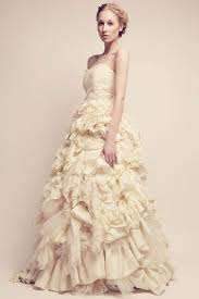 Vestido Color Crema Con Pliegues De Alexia Ulibarri With Images Wedding Dresses Dresses Gowns