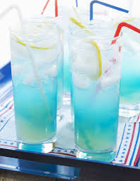 Cocktail Blue Point Vodka Curacao Pour 1 Personne Recettes Elle A Table Recette Vodka Cocktail Vodka Boisson Alcoolisee