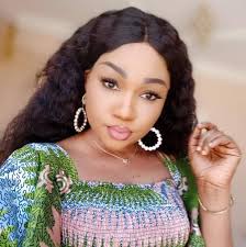 ENFANT DU BÉNIN DEBOUT