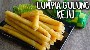 Indonesian people like spring roll or lumpia.usually, the taste of spring rolls can be sweet or salty. Krenyess Abiss Cara Mudah Membuat Lumpia Gulung Keju Kue Lebaran Simple Youtube
