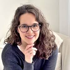 Elizabeth Evenson's Instagram, Twitter & Facebook