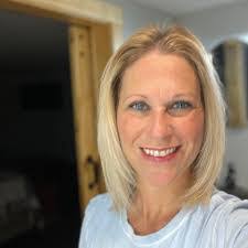 Heidi Mays's Instagram, Twitter & Facebook