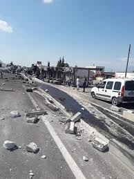 Feci kaza kepez ilçesi gazi bulvarı üzerinde 22.10 sıralarında meydana geldi. Dosemealti Toki Kavsaginda Trafik Antalya Sokak Haber Facebook