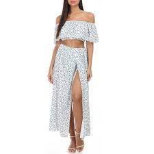 Cela veut dire qu'elle ne sert pas au niveau des le petit détail intéressant ici est au niveau des épaules. Ensemble Blanc Crop Top Col Bardot Et Jupe Fendue A Pois