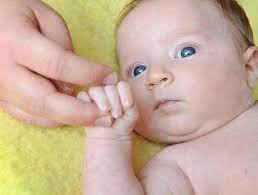 Chez les adultes, tous les moyens sont bons pour faire passer le hoquet : A Quoi Sert Le Hoquet De Bebe La Presse