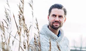 Gewoon, door simon keizer, zowel door zijn muziek als boek! Simon Keizer In De Kern Kan Ik Best Schaamteloos Zijn