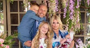 Jessica simpson is an american singer, actress, entrepreneur and tv personality who has a net worth of. Jessica Simpson S Height Husbands Parents Feet Legs And Net Worth