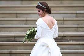 A princesa eugenie de inglaterra decidiu abrir o coração sobre o problema de escoliose que a devido ao problema de saúde que enfrentou, a princesa eugenie é uma das principais apoiantes. Casamento Real Por Que A Princesa Eugenie Escolheu Um Vestido Que Deixava Sua Cicatriz A Mostra
