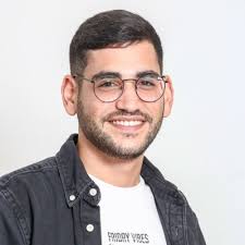 זו הייתה זכות גדולה עבורי לקחת חלק בקורס ״מהציוץ ועד הכתבה המשודרת״ מטעם  Reichman University (IDC Herzliya), ולהתנסות בהכנת כתבות ויצירת תוכן  לטלוויזיה. תודה למנטור שלימד אותי מהי תחקירנות ועיתונאות…