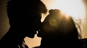 El día internacional del beso se celebra cada 13 de abril el homenaje al beso de más larga duración que se ha registrado en la historia. 13 De Abril Dia Internacional Del Beso 2020 Beneficios El Beso