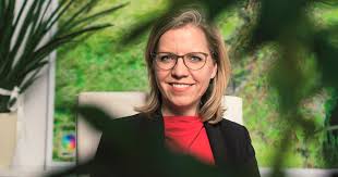Leonore gewessler (born 15 september 1977) is an austrian green politician is serving as minister of climate action, environment, energy, mobility, innovation and technology in the government of chancellor sebastian kurz since january 2020 gewessler. Leonore Gewessler Scheitern Ist Keine Option News At