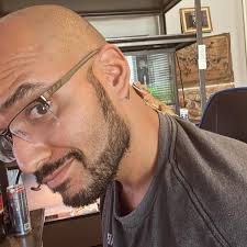 Shoutout to @lindagecko for hooking me up with my new work buddy 😂 she  loves to hang out while I'm