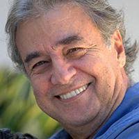 Joga-se dama com regras de xadrez.