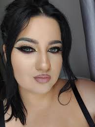 can someone edit out my bracelets please:)