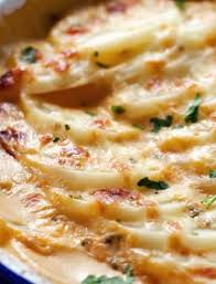 Spoon the remaining pizza sauce over the pierogies. Casseroles Usa Kulinarisch