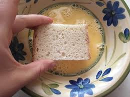 Tagliate il pane raffermo a cubetti di un paio di centimetri per lato. Pane Fritto Dolce E Goloso Una Siciliana In Cucina
