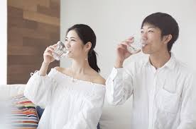 Wir zeigen dir die japanische wasserkur. Abnehmen Mit Der Japanischen Wasserkur So Klappt S Beauty Tipps Net