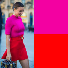 Sono tante le idee a cui potersi ispirare, a seconda della tipologia di look che si ricerca e dell'outfit che si via libera al giallo neon, all'arancio e al fucsia, invece, in accostamento al blu elettrico. Come Abbinare I Colori Ecco Tutte Le Combinazioni Possibili