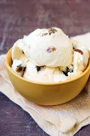 Glace Rhum Raisins Appelee Aussi Malaga Cette Creme Glacee Simple Et Exotique Est Ideale L Ete Recette Rhum Raisin Recette Patisserie Facile Rhum