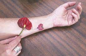 Anthurium Tattoo On The Inner Forearm Tattoo Artist Luiza Oliveira Tatuajes De Muneca Pequenos Tatuajes Chiquitos Tatuajes