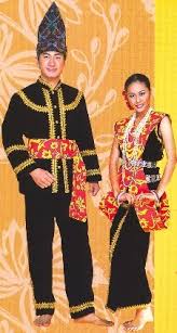 Kalambi dipakai oleh lelaki dan wanita iban ketika upacara tertentu sahaja. Pakaian Tradisional Vivi Giong
