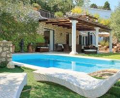 Peppino di capri peppino di capri pseudonimo di giuseppe faiella capri 27 luglio 1939 è un cantante e attore italiano ha partecipato a quindici festival di sanremo vincendo quello del. Da Peppino Di Capri A Riccardo Villari Le Ville Dei Vip Sull Isola Azzurra Diventano B B Pressreader