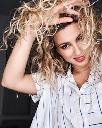 quarantine photoshoot cause why not 🤷🏼‍♀️✨💋🍜