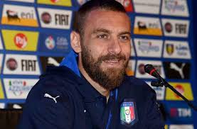 Daniele de rossi è ricoverato allo spallanzani per covid. De Rossi Ricoverato Per Covid La Ssc Napoli Lo Incoraggia Forza Daniele