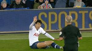 The reason why son heung min burst into tears after andré gomes 39 injury oh my goal. Andre Gomes Injury Tottenham S Son Heung Min In Tears After Red Card Rsn