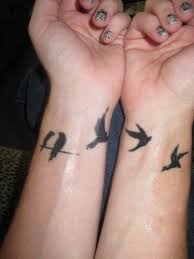 Small Bird Tattoo On Hand Tattoos Art Cool Tattoos For Couples Small Hand Tattoos Small Girl Tattoos Small Bird Tattoos