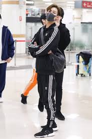 Bambam in glasses is an iconic look — a double b thread for the fashion king : Insulto Factor Sirena Adidas Bambam Derrota Puntada Moderar