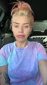 Amanda Beeson's Instagram, Twitter & Facebook