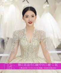 限成都婚纱出租女王V领重工仪式婚纱租赁超大拖尾长袖