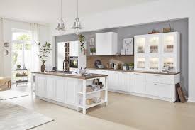 Im landhaus bacher findet man neue ideen am teller, einflüsse aus japan und südamerika, doch sie sind nicht selbstzweck, sondern dienen der abrundung einer küche, deren stil man als zeitlos. Landhauskuchen Bei Interliving Mobel Boer Jetzt Entdecken Und Planen