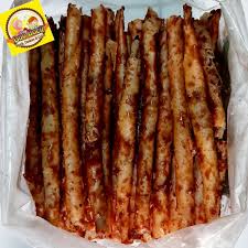 Pilih pisang kepok setengah matang agar teksturnya tidak mudah hancur ketika dipotong dan dilebarkan. Piscok Pisang Aroma Isi Cokelat 250 Gram Duo Bocil Snack Shopee Indonesia