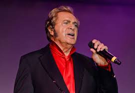 Engelbert entered the world as arnold george dorsey. Engelbert Humpderdinck Fights Back Tears During Foxwoods Performance Masslive Com