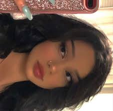 N Sur Instagram Elle Est Litteralement Parfaite Y2kfashion Y2k 2000sfashion Jewlery Style Girls Makeup Aesthetic Makeup Edgy Makeup
