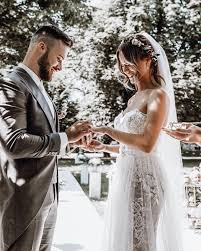 Pin By Riah Senisais On Wedding Wedding Dresses Bride Look Fitted Wedding Dress