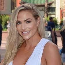 Gretchen Vernon's Instagram, Twitter & Facebook