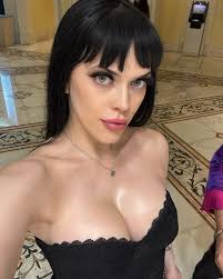 Anna Putney-Dremali (@annathropology) • Fotos y videos de Instagram