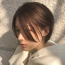 カゲヤマ テンキ ショート ボブさんはinstagramを利用しています オーダー率の高いショートです 大人で色っぽいショート ハンサムバング 独自のカットで沢山のお客様を担当させて頂いておりま す 襟足が収まる fashion pearl earrings