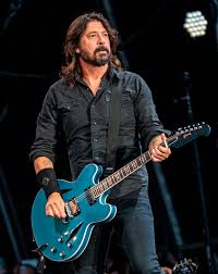 Foo fighters — making a fire (medicine at midnight 2021). Dave Grohl Wikipedia